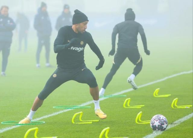 开云app-被踢出欧冠名单不放弃合练 奥巴梅扬要留队自证？