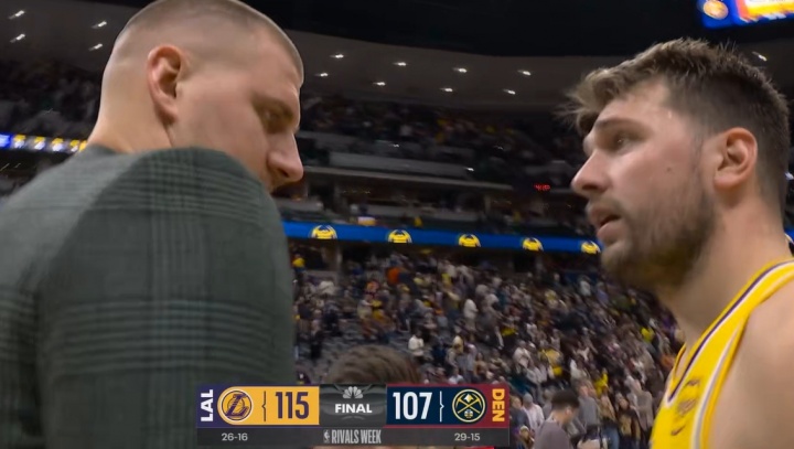 开云app-大小胖聊啥呢？赛后约基奇径直走向东契奇！两人拥抱完后攀谈几句