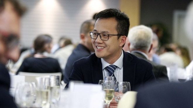 开云下载-西班牙人高层与裁委会会谈，对最近几场比赛不利判罚表达不满