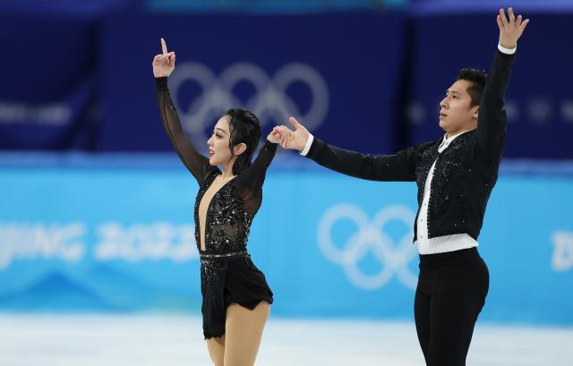 开云官网-中俄双人滑打响单项前哨战 俄组合“暗中观察”葱桶