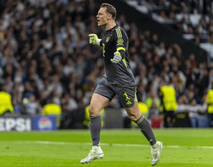 40岁诺伊尔9次扑救闪耀欧冠，拜仁拟4月商讨续约|曼努埃尔·诺伊尔|皇马|德国|皇家马德里|拜仁慕尼黑_新浪体育_新浪新闻